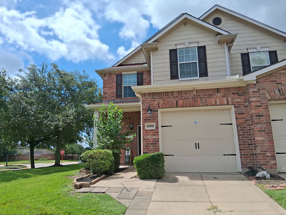 2nd image of 13119 Stratford Skies Ln