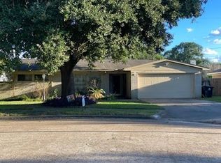 907 Twin Falls Rd, Houston, TX 77088