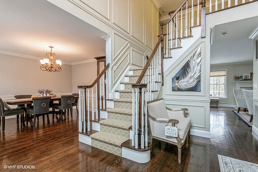 Welcome to 10 Applegate Way!