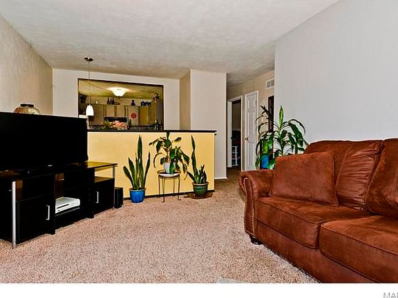 5th image of 72 Jefflyn Dr