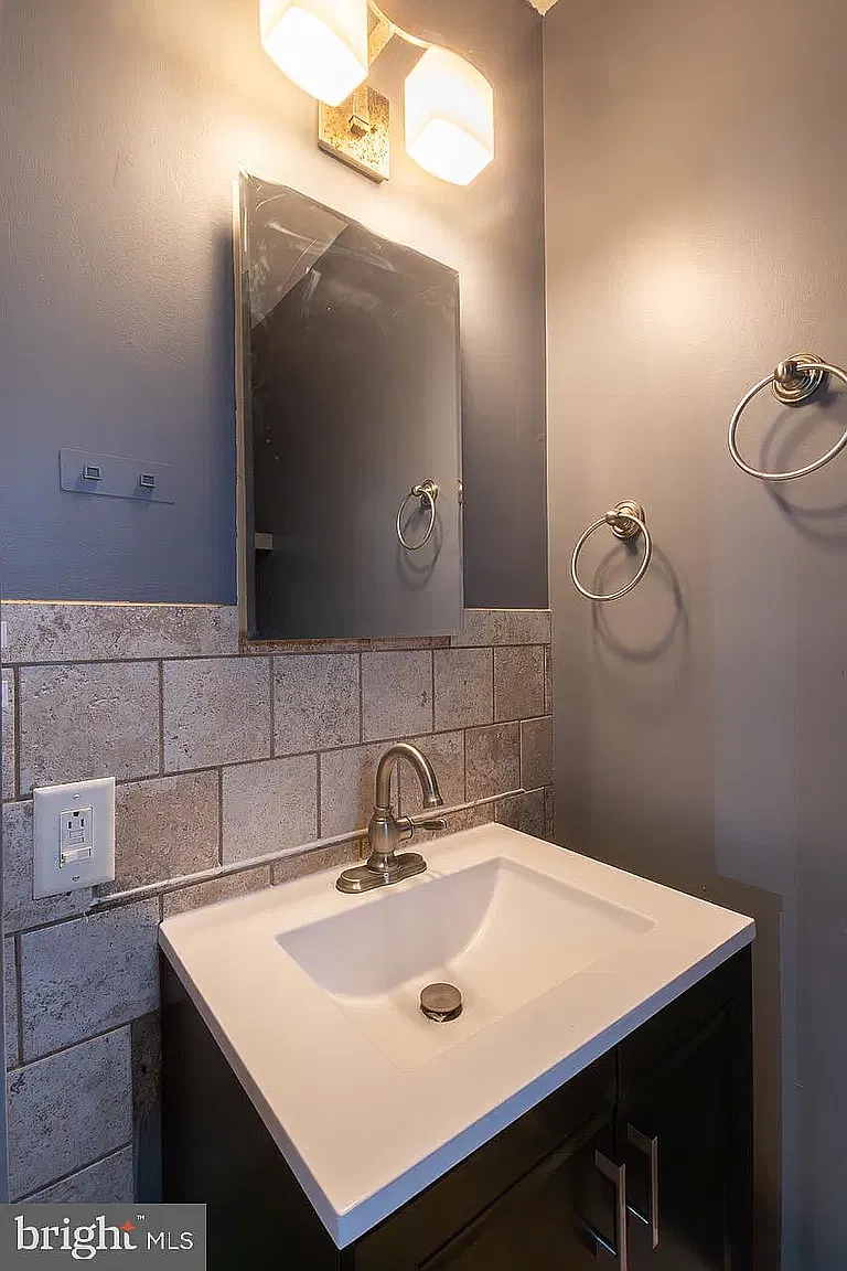 239 E Township Line Rd — Photo 4