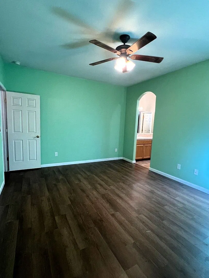 Beautiful 3 bedroom 2 bath home in Red Bluff - near schools & shopping — Photo 3