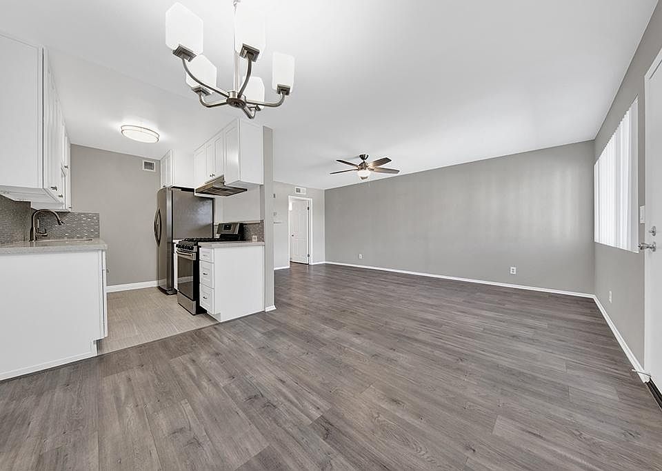 1st image of 15928 Vanowen St #106