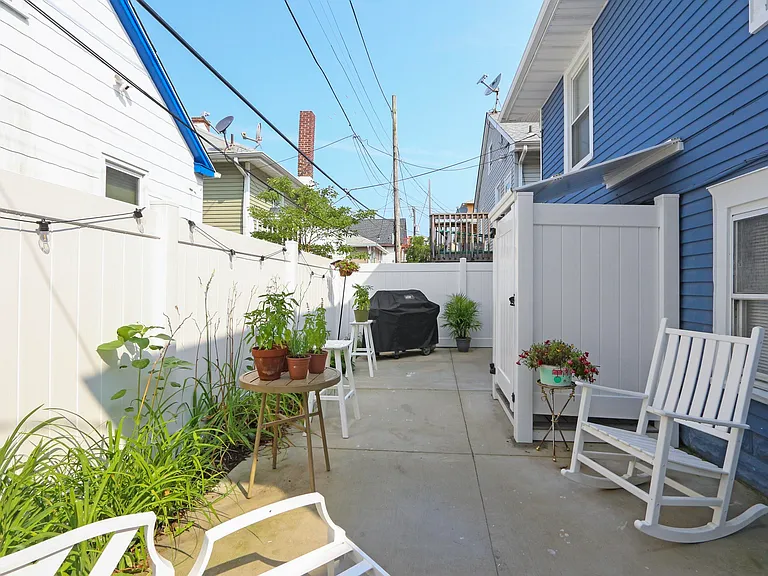 10 S Troy Ave #DOWNSTAIRS — Photo 13