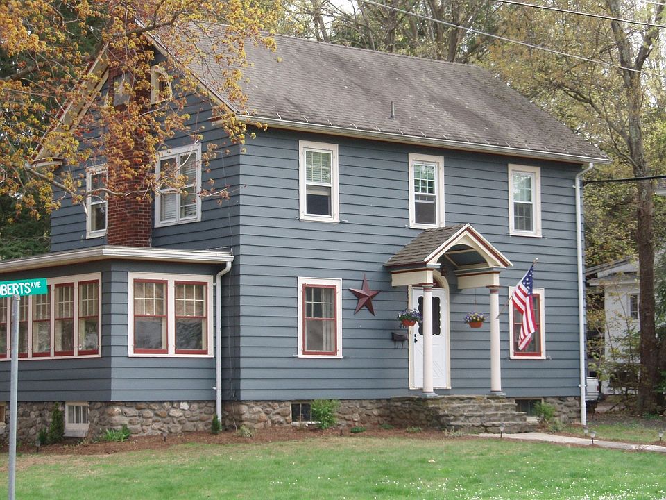 Lovely 4 Bedroom Colonial