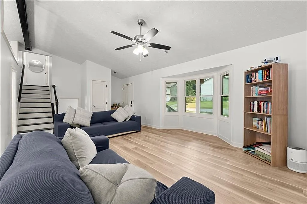 3 bed, 3.0 bath, 1841 sqft, $2,850 — Photo 3