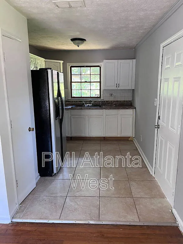 4 bed, 1.0 bath, 1504 sqft, $1,700 — Photo 2