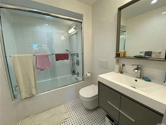 Rented by Compass | media 87