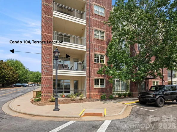 5 Farleigh St APT 104, Asheville, NC 28803