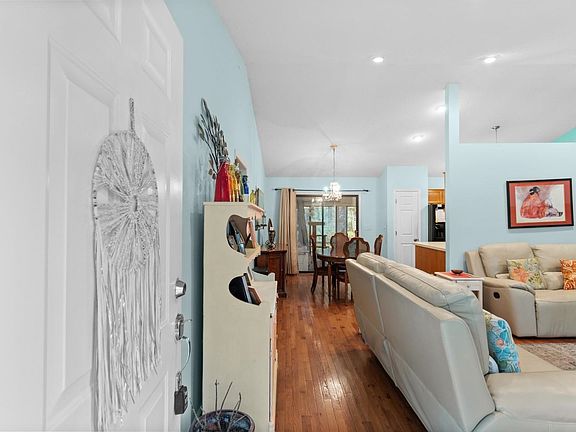 3rd image of 2215 Jefferson Circle