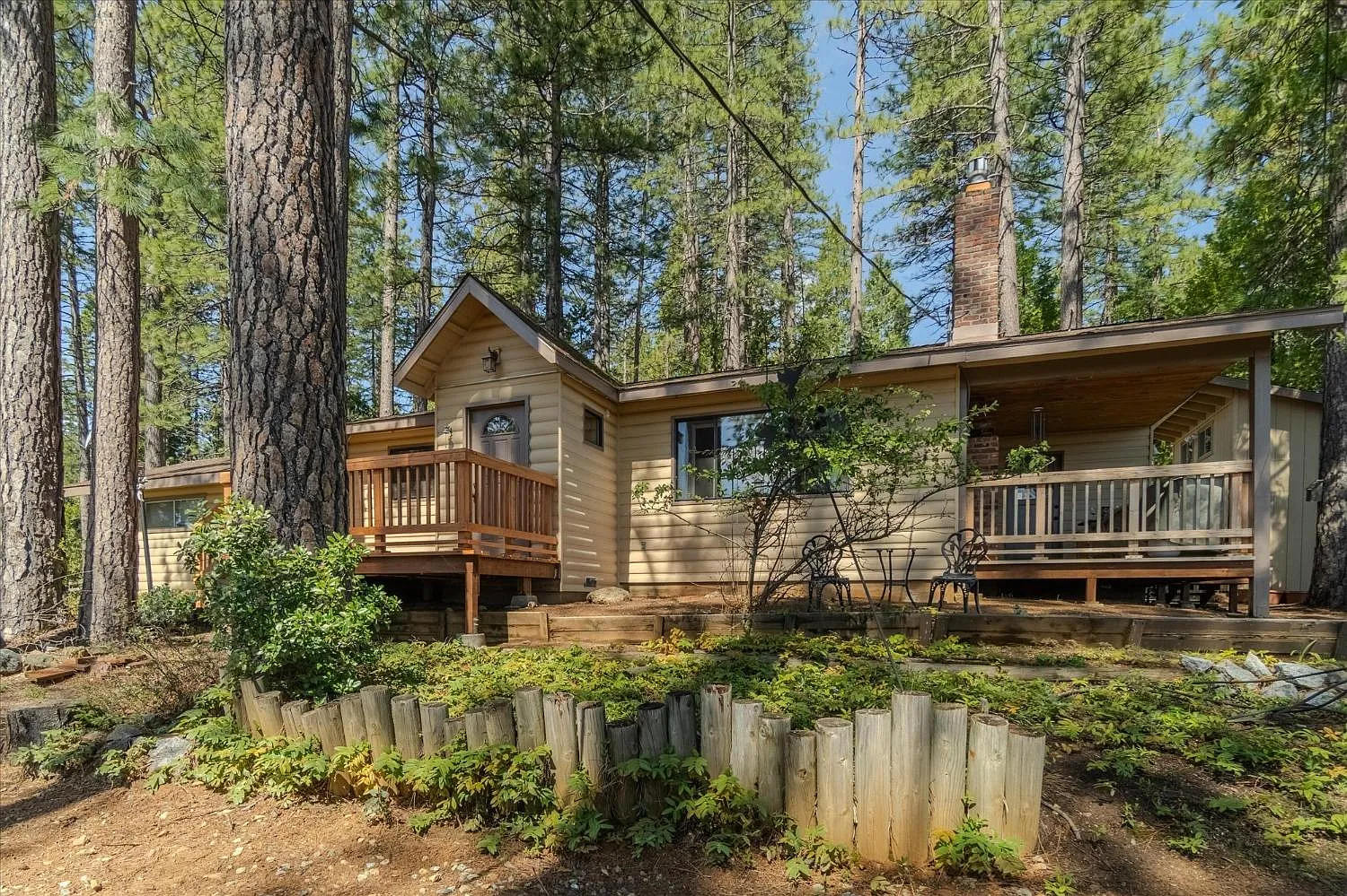 2150 Pardee Dr photo 1