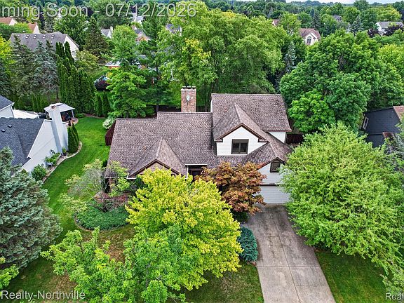 2nd image of 24686 Venice Dr