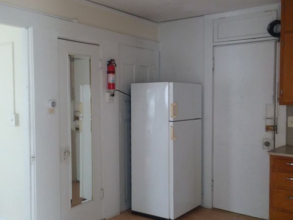 4th image of 315 6th Ave E APT 4