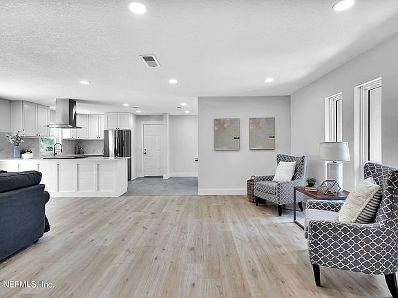 2nd image of 5349 Margaret St