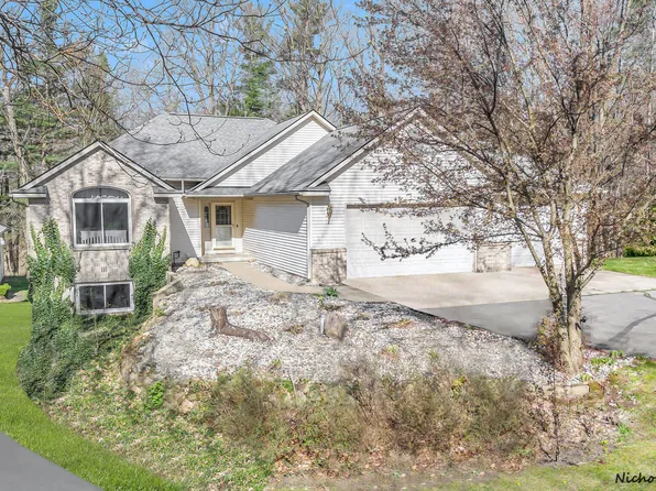 11249 Wild Pond Dr NE, Rockford, MI 49341