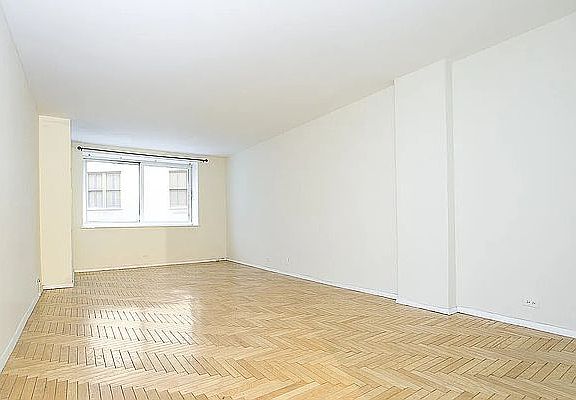 3rd image of 106 Central Park S APT 4M