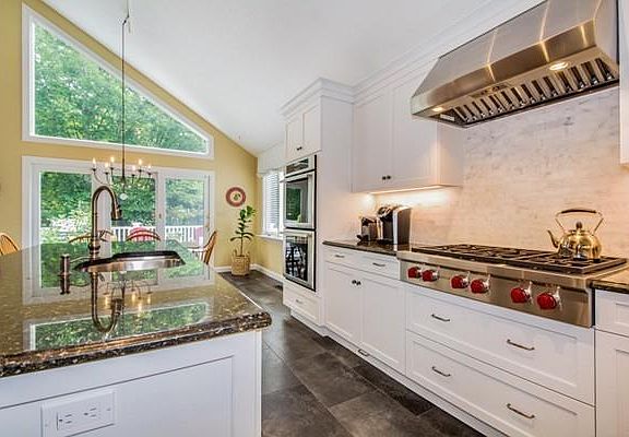 4th image of 1 Atherton Ln