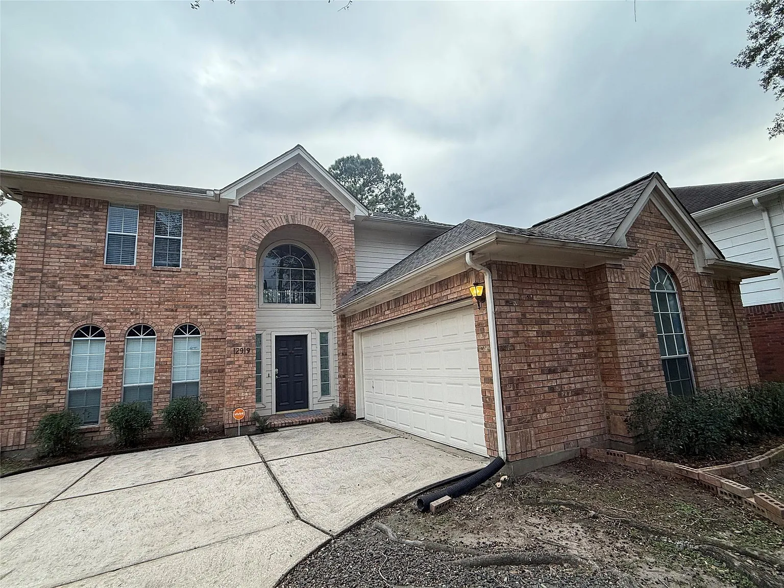 5 bed, 3.5 bath, 2756 sqft, $3,000 — Photo 1