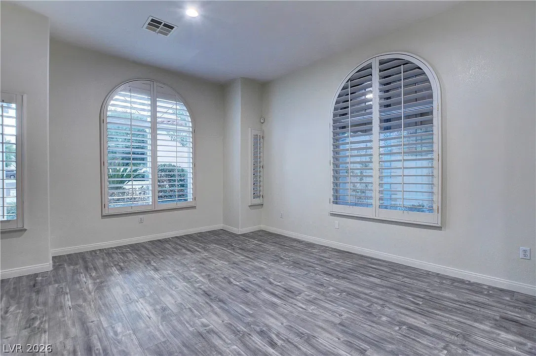 6 bed, 4.0 bath, 4343 sqft, $4,540 — Photo 4