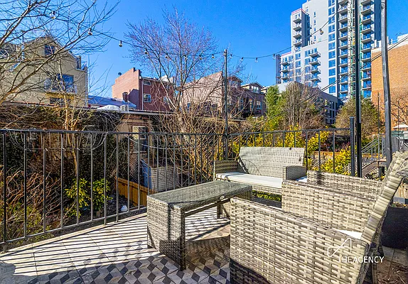 Rented by The Agency | media 2