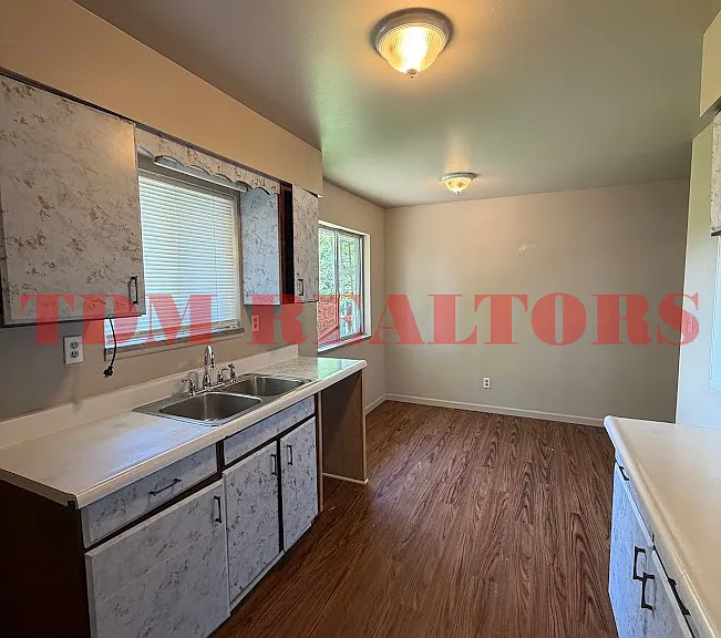 3742 Holly Ave — Photo 4