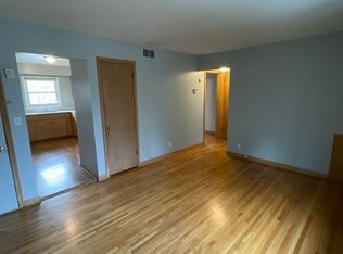 727 Robinwood Ln, Hopkins, MN 55305