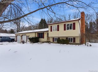 2222 Landmark Dr, Lapeer, MI 48446