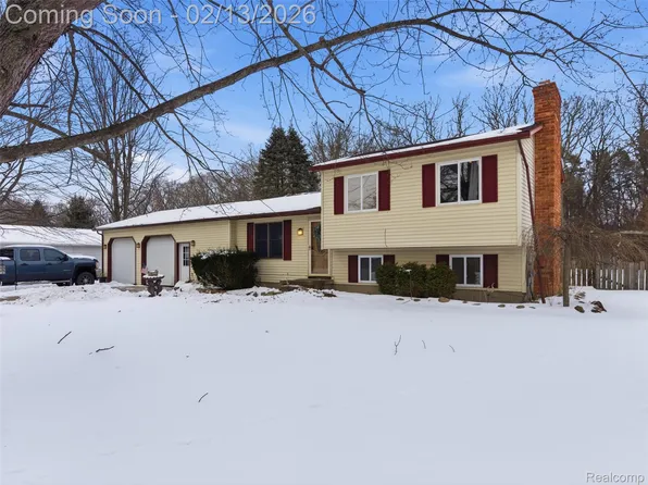 2222 Landmark Dr, Lapeer, MI 48446