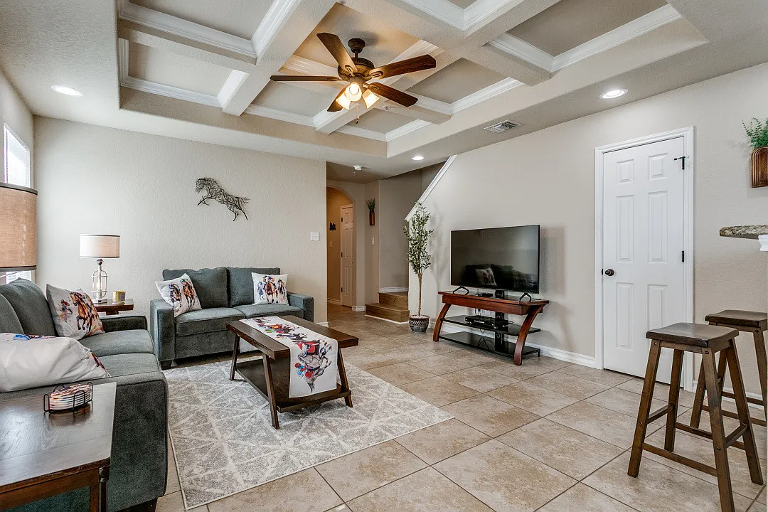 3 bed, 2.5 bath, 1162 sqft, $2,200 — Photo 3