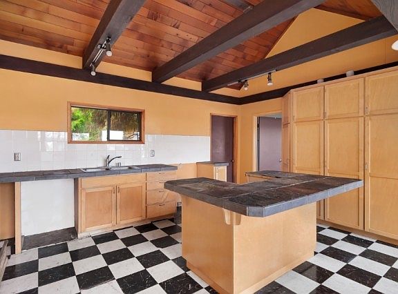 3rd image of 839 S East Camano Dr