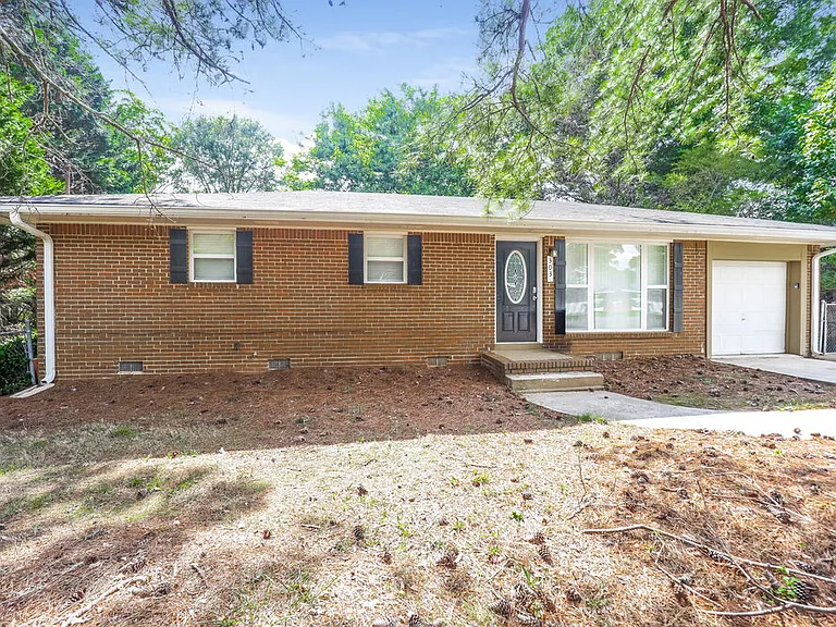 303 Mercer Dr — Photo 3