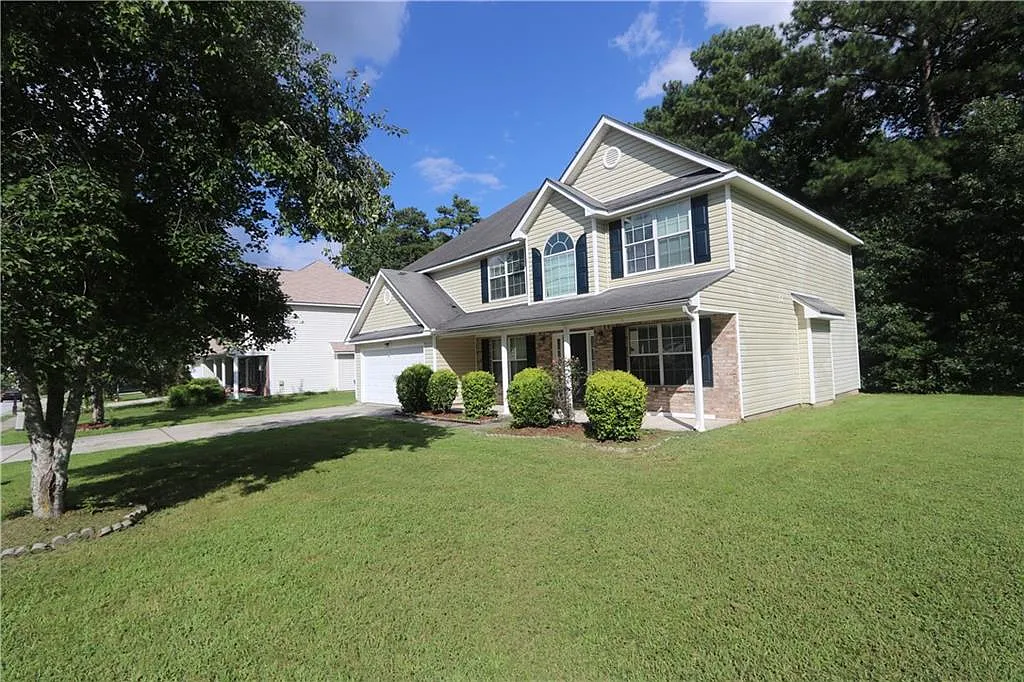 4 bed, 14.0 bath, 2792 sqft, $2,300 — Photo 2