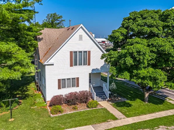102 S Oak St, Arrowsmith, IL 61722