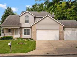 1101 Starlight Ln, Cottage Grove, WI 53527