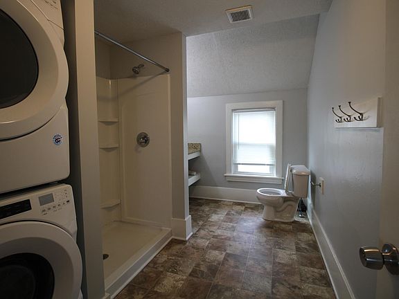 3rd image of 735 Baldwin St SE #2