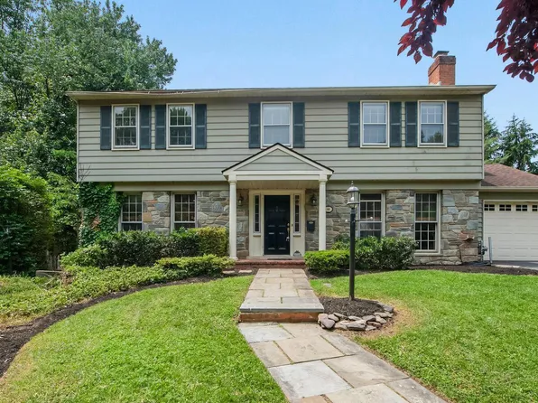 18 Hawthorn Ct, Rockville, MD 20850