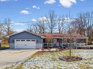 808 S Spring Lake Rd, Mahomet, IL 61853