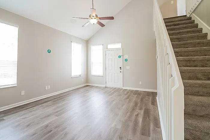 3 bed, 2.0 bath, 1356 sqft, $2,195 — Photo 4