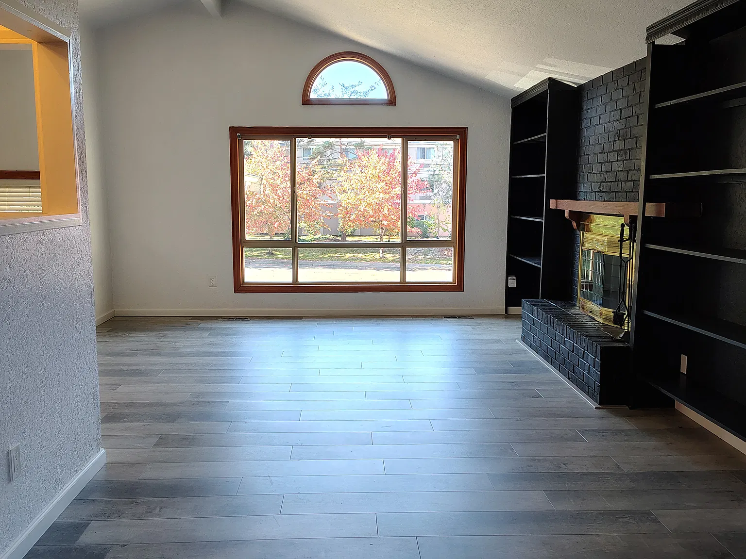 3 bed, 1200 sqft, $2,900 — Photo 2