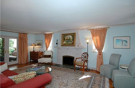 3rd image of 40 Saint Clair Dr