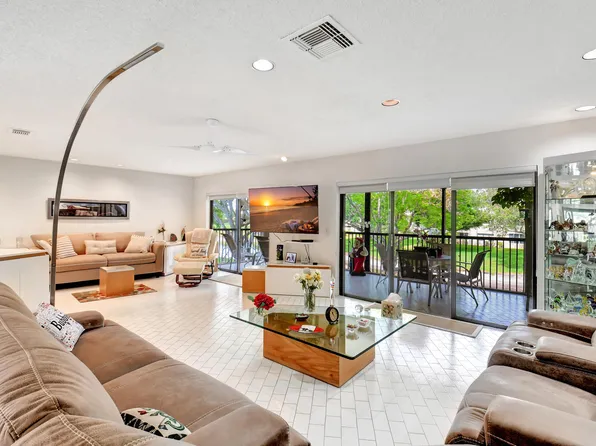 15 Stratford Drive #B, Boynton Beach, FL 33436