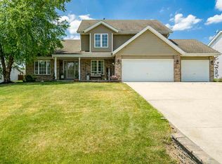 10886 Meadowsweet Ln, Roscoe, IL 61073