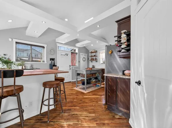 127 N 27th Ave NE, Calgary, AB T2E 1Z8