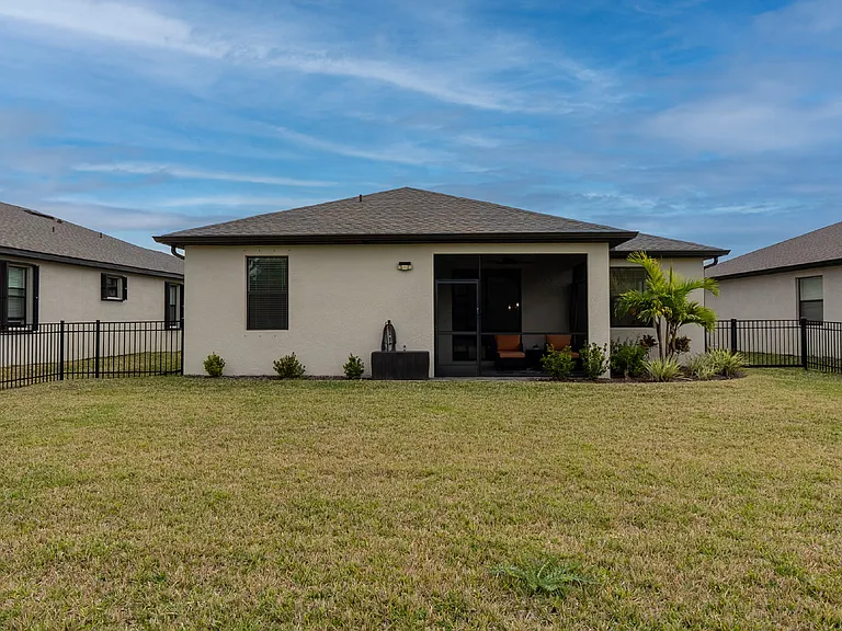 1734 Saddlewood Cir — Photo 52