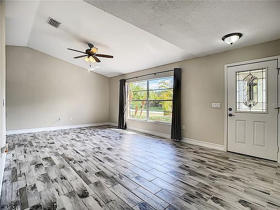 5th image of 1031 Blakley St