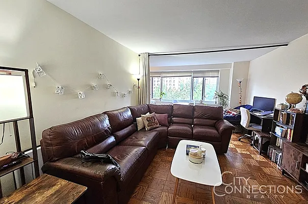 Rented by City Connections Realty | media 1