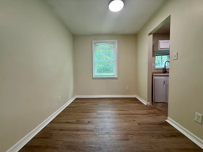 1227 Avondale Rd — Photo 3