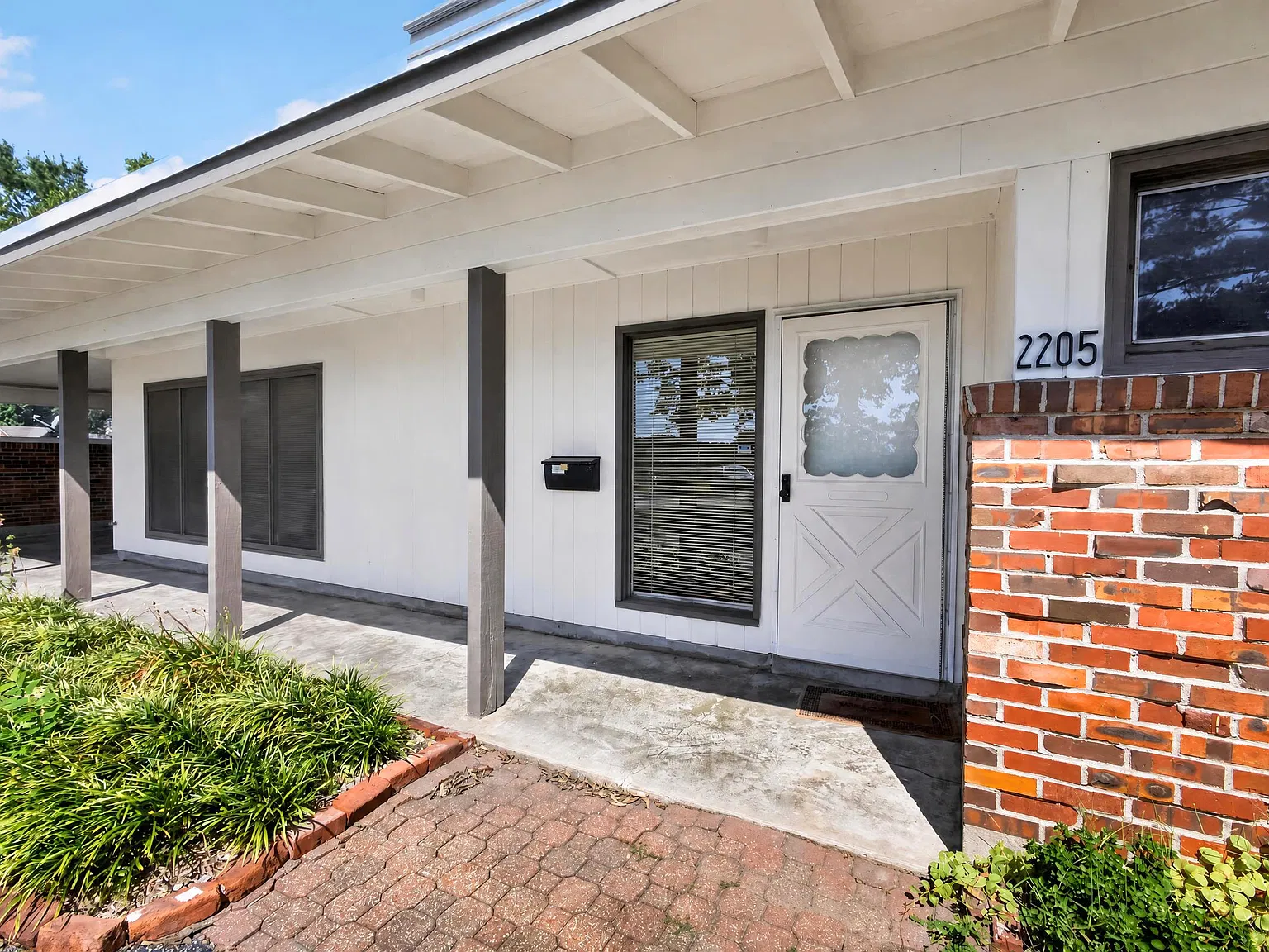 3 bed, 1.0 bath, 1460 sqft, $1,700 — Photo 2