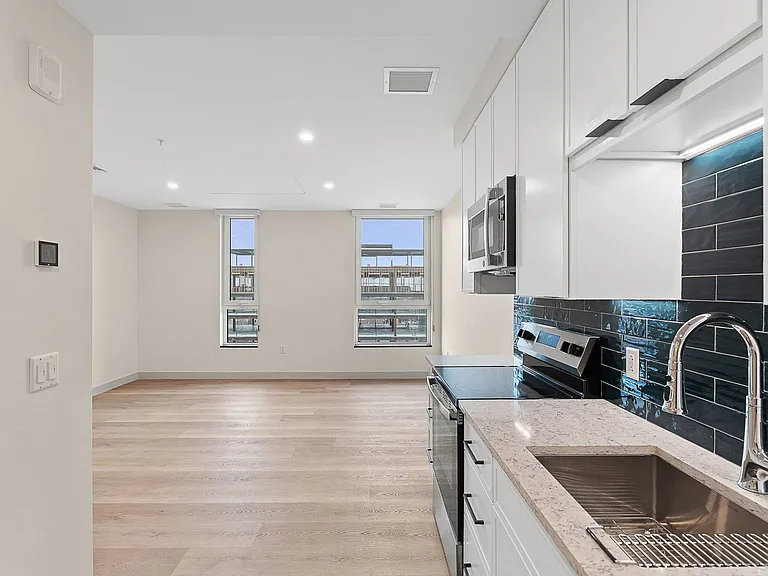 Bank Street Apartments at Burlington Square — Photo 5