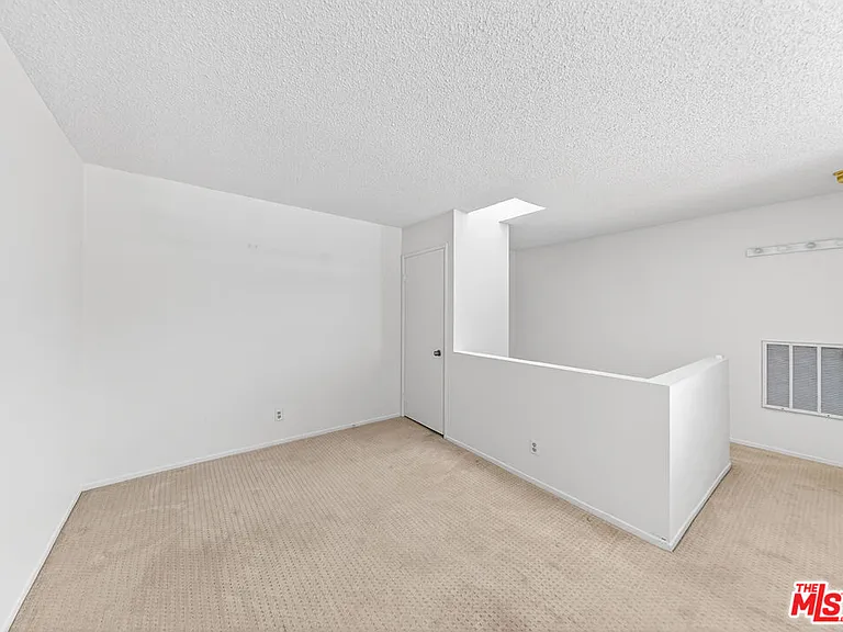 1118 Valencia St #310 — Photo 11